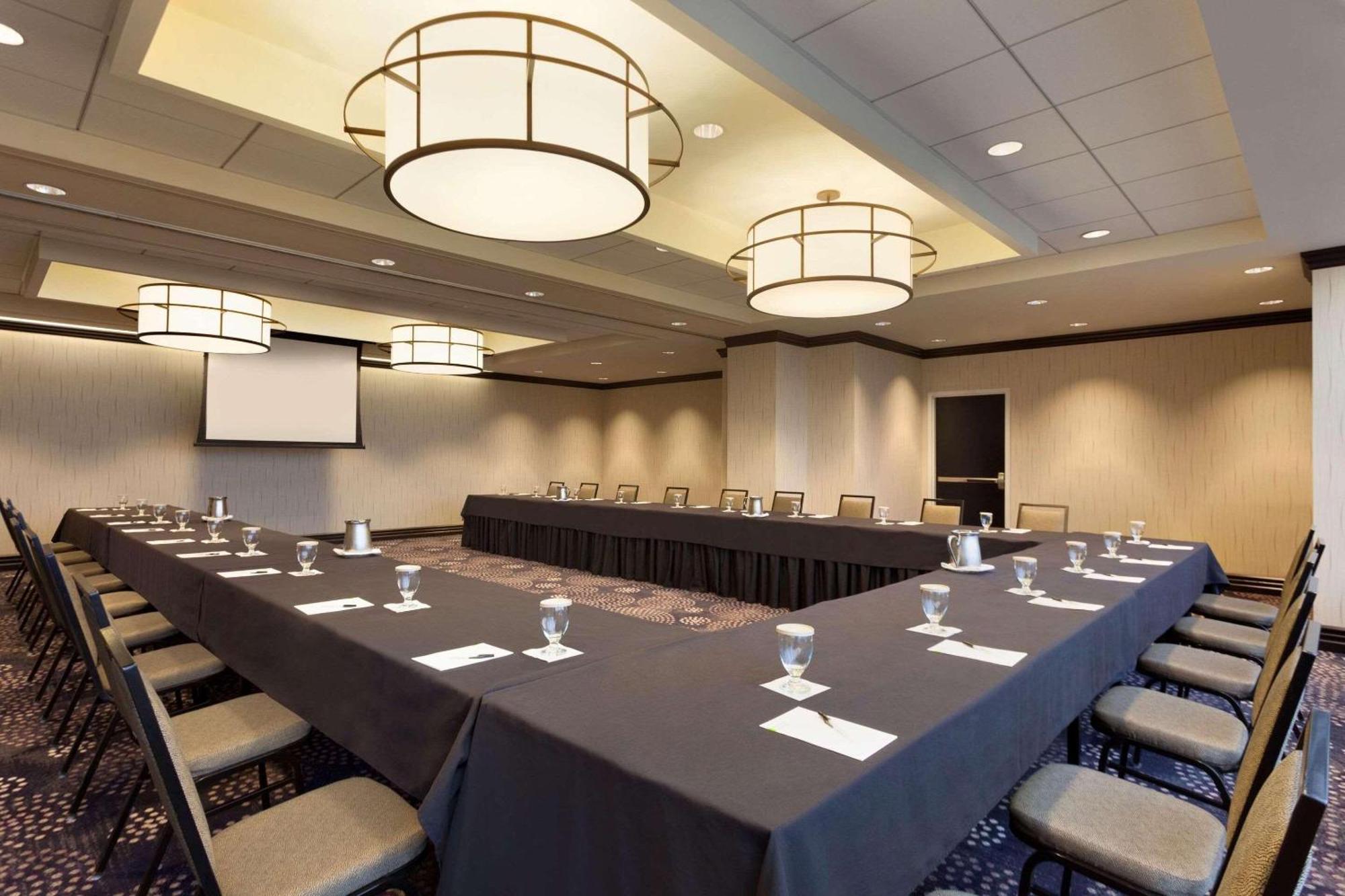 Radisson Blu Fargo Hotel Bagian luar foto
